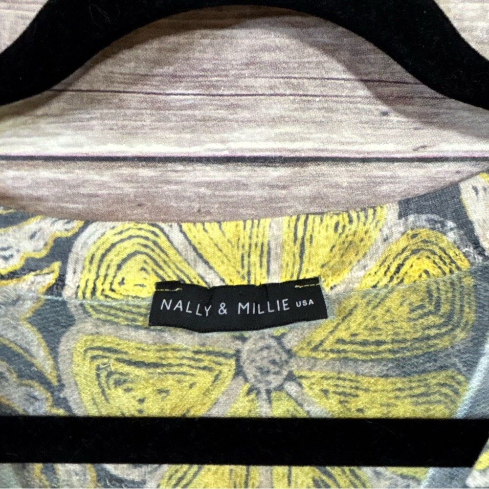 NALLY & MILLIE Boho Style Long Sleeve Top Medium - Picture 2 of 4
